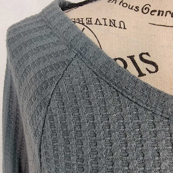 Chaser Sz L Waffle Knit Thermal Top Green Long Sleeve Button Cuffs - Picture 3 of 10